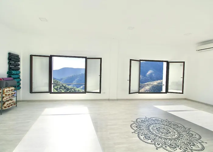 Trompetilla & Casa Cactus Luxury Wellness With Pool, Yoga & Hammam For 20p In Montes De 40 Min To Málaga